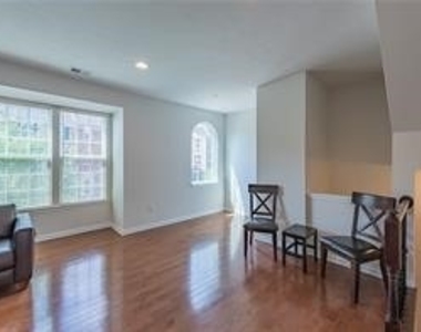1812 Rutgers - Photo Thumbnail 3