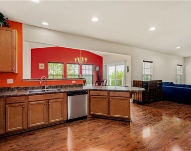 312 Sunrise Dr - Photo Thumbnail 11