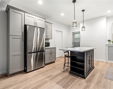 419 Hastings St - Photo Thumbnail 16