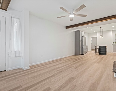 419 Hastings St - Photo Thumbnail 12