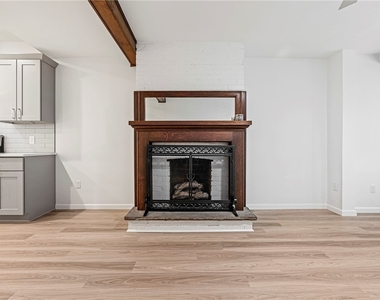 419 Hastings St - Photo Thumbnail 8
