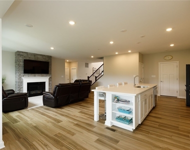 109 Mesa Dr - Photo Thumbnail 4