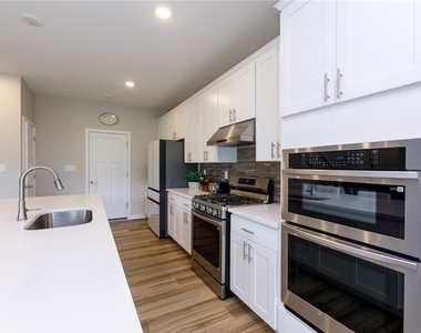 109 Mesa Dr - Photo Thumbnail 2