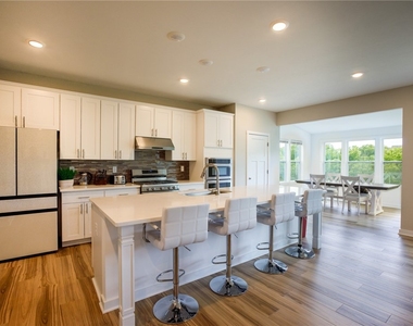109 Mesa Dr - Photo Thumbnail 1