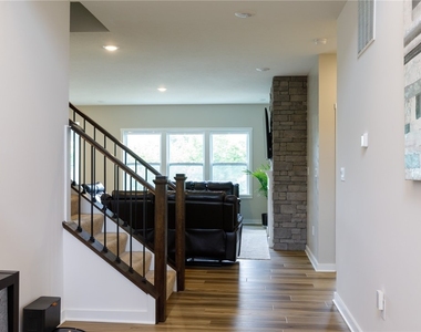 109 Mesa Dr - Photo Thumbnail 10