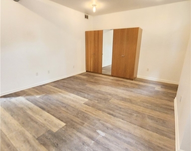 5326 Butler St - Photo Thumbnail 6
