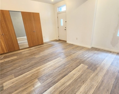 5326 Butler St - Photo Thumbnail 5