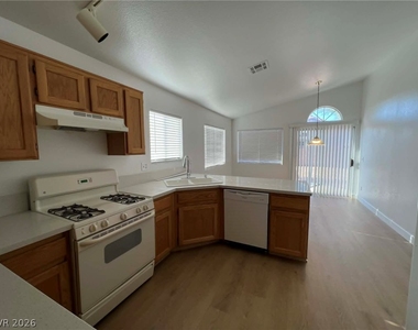 7116 Old Village Avenue - Photo Thumbnail 6