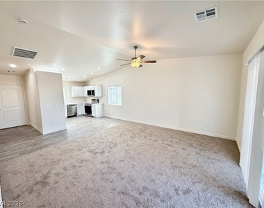 1081 S Quartzite Avenue - Photo Thumbnail 4
