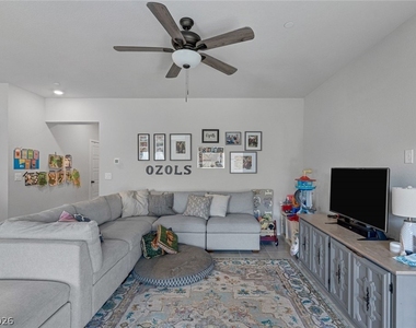 4456 Stardust Moon Avenue - Photo Thumbnail 12