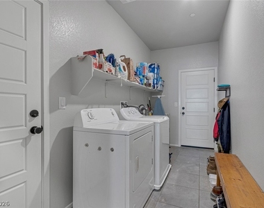 4456 Stardust Moon Avenue - Photo Thumbnail 17