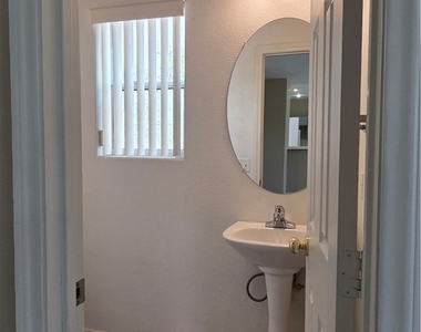 3358 Hillside Garden Drive - Photo Thumbnail 4