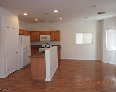 3732 Stowe Creek Avenue - Photo Thumbnail 4