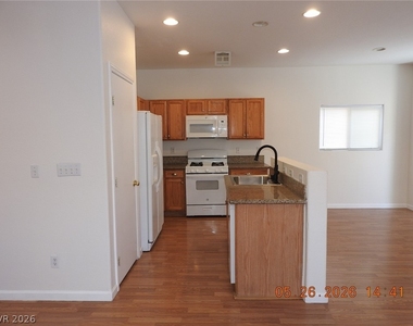 3732 Stowe Creek Avenue - Photo Thumbnail 5