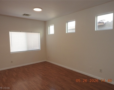 3732 Stowe Creek Avenue - Photo Thumbnail 2