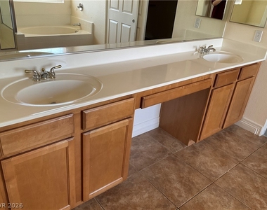 172 Timberline Desert Court - Photo Thumbnail 13