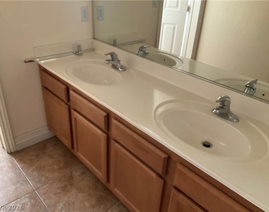 172 Timberline Desert Court - Photo Thumbnail 16