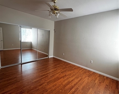 1830 N Buffalo Drive - Photo Thumbnail 5