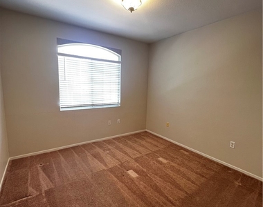 1830 N Buffalo Drive - Photo Thumbnail 7