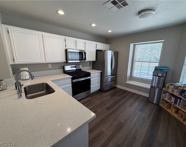 4107 Cutting Horse Avenue - Photo Thumbnail 2