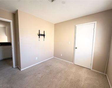 2066 Waverly Circle - Photo Thumbnail 11
