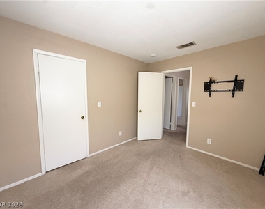 2066 Waverly Circle - Photo Thumbnail 13