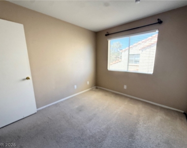 2066 Waverly Circle - Photo Thumbnail 8