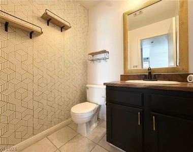 2066 Waverly Circle - Photo Thumbnail 16