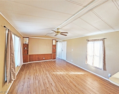 80 Stanley Drive - Photo Thumbnail 5