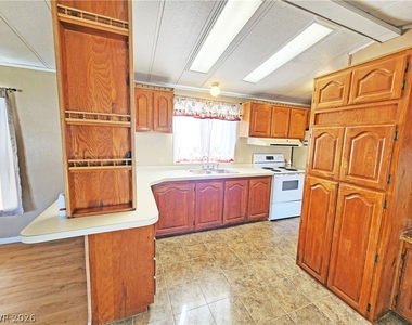 80 Stanley Drive - Photo Thumbnail 4