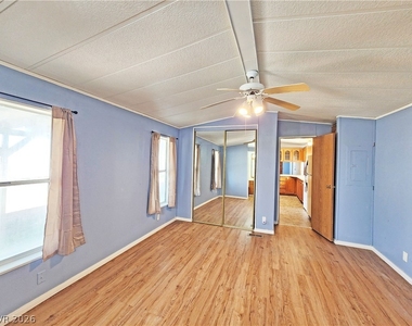 80 Stanley Drive - Photo Thumbnail 9