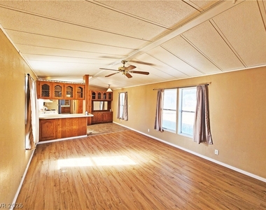 80 Stanley Drive - Photo Thumbnail 2