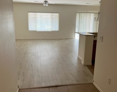 2103 Sawtooth Mountain Drive - Photo Thumbnail 7