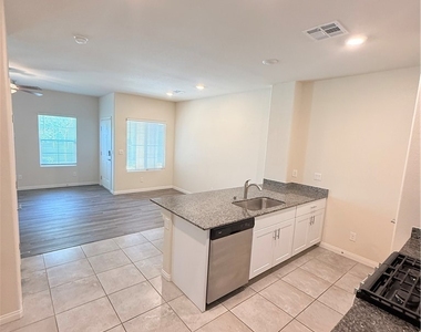 7331 Sunray Point Street - Photo Thumbnail 8