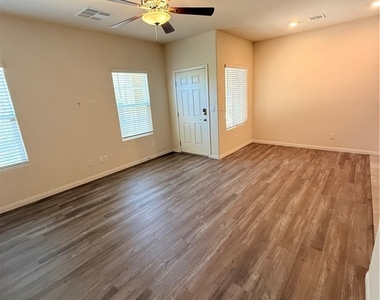 7331 Sunray Point Street - Photo Thumbnail 5