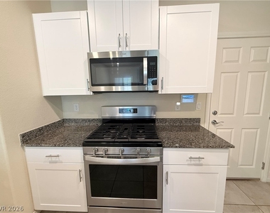 7331 Sunray Point Street - Photo Thumbnail 10