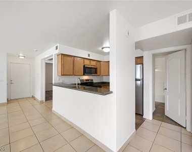 9325 W Desert Inn Road - Photo Thumbnail 6