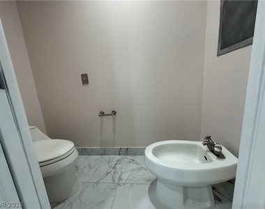 2777 Paradise Road - Photo Thumbnail 13