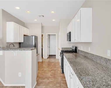 6423 Alderlyn Avenue - Photo Thumbnail 4