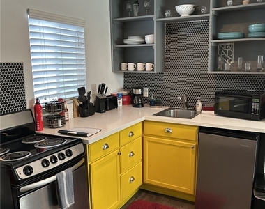308 S 10th Street - Photo Thumbnail 6