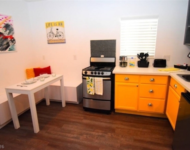 308 S 10th Street - Photo Thumbnail 3