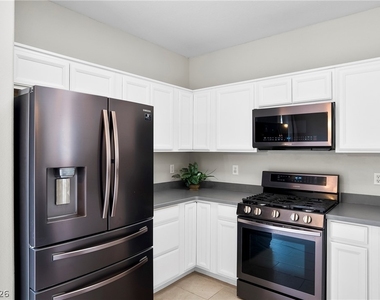 8824 Iron Hitch Avenue - Photo Thumbnail 11