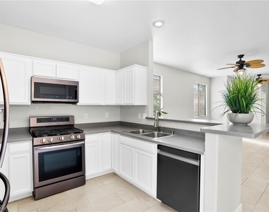 8824 Iron Hitch Avenue - Photo Thumbnail 9