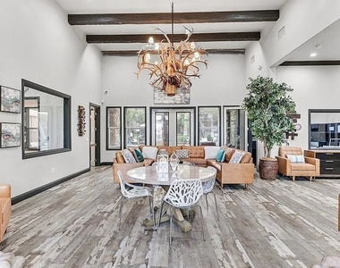 555 E Silverado Ranch Boulevard - Photo Thumbnail 4