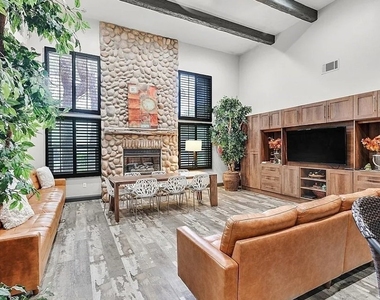 555 E Silverado Ranch Boulevard - Photo Thumbnail 5