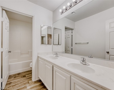 2562 Begonia Valley Avenue - Photo Thumbnail 11