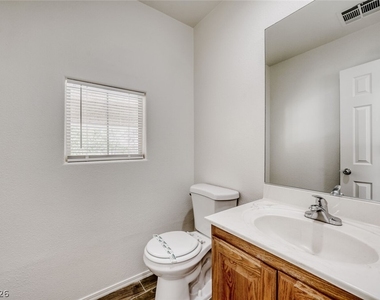 2562 Begonia Valley Avenue - Photo Thumbnail 13