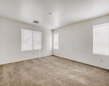 2562 Begonia Valley Avenue - Photo Thumbnail 10