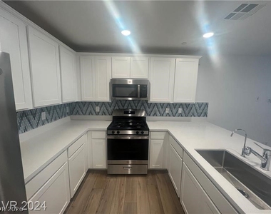 6212 Rathbone Street - Photo Thumbnail 5