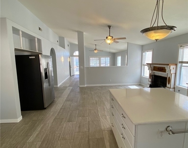 8220 James Grayson Drive - Photo Thumbnail 10